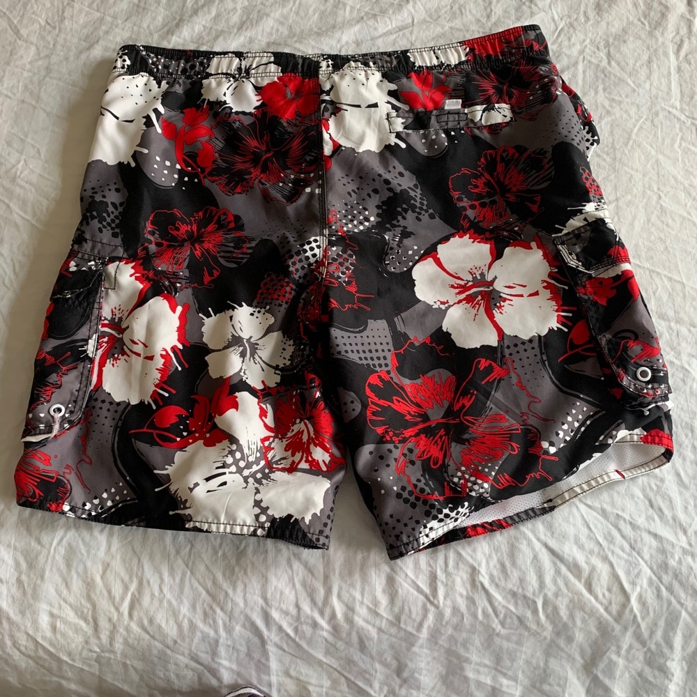 OP Size L Board Shorts Black Red White Hibiscus Floral Mesh Lined Cargo Trunks - Picture 2 of 8